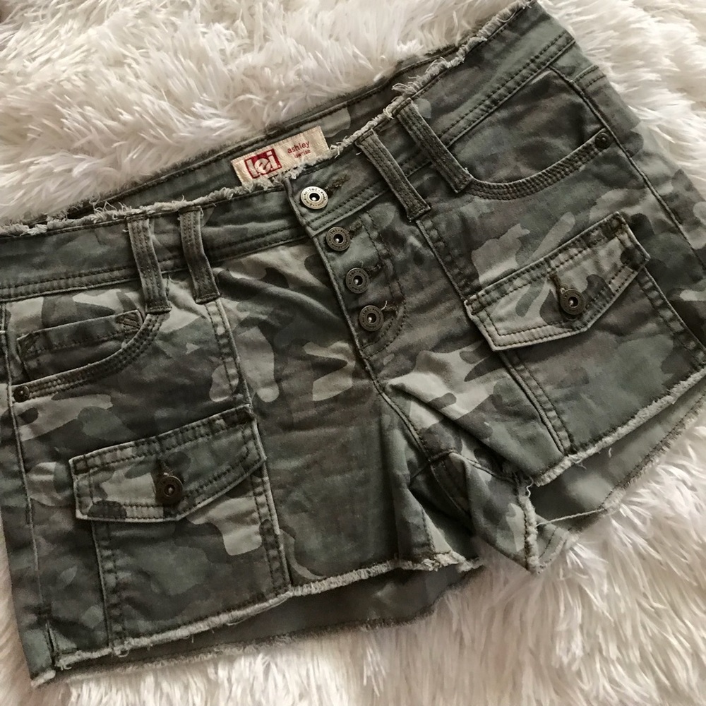Camo shorts juniors size 3